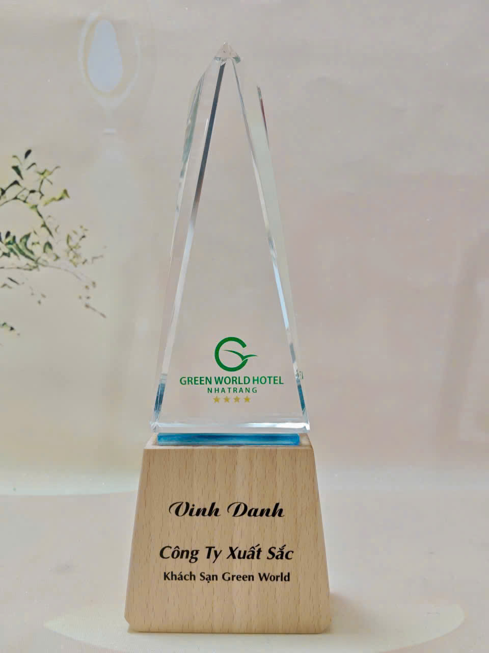 Kỷ niệm chương pha lê đế gỗ Kỷ niệm chương pha lê đế gỗ